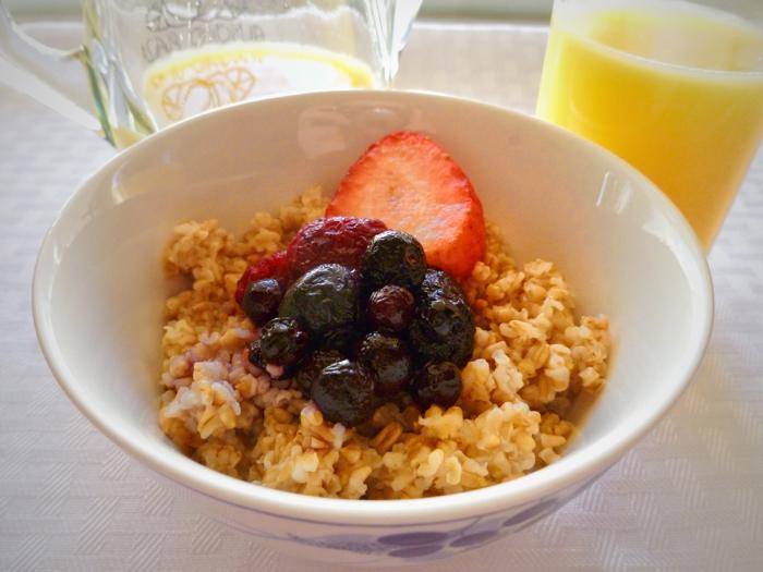 Oatmeal is one of the many breakfast choices that are high in nutritional value.