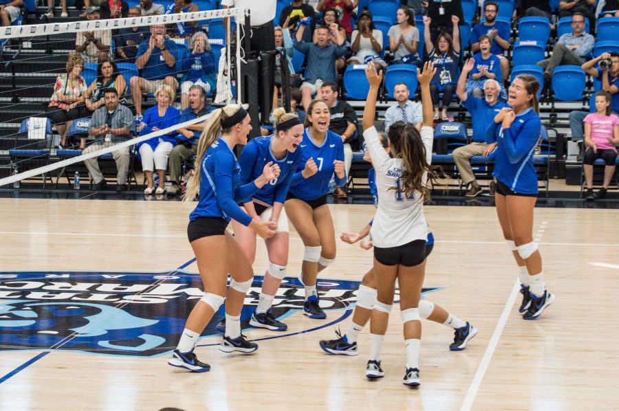Womens Volleyball succeeds at showcase