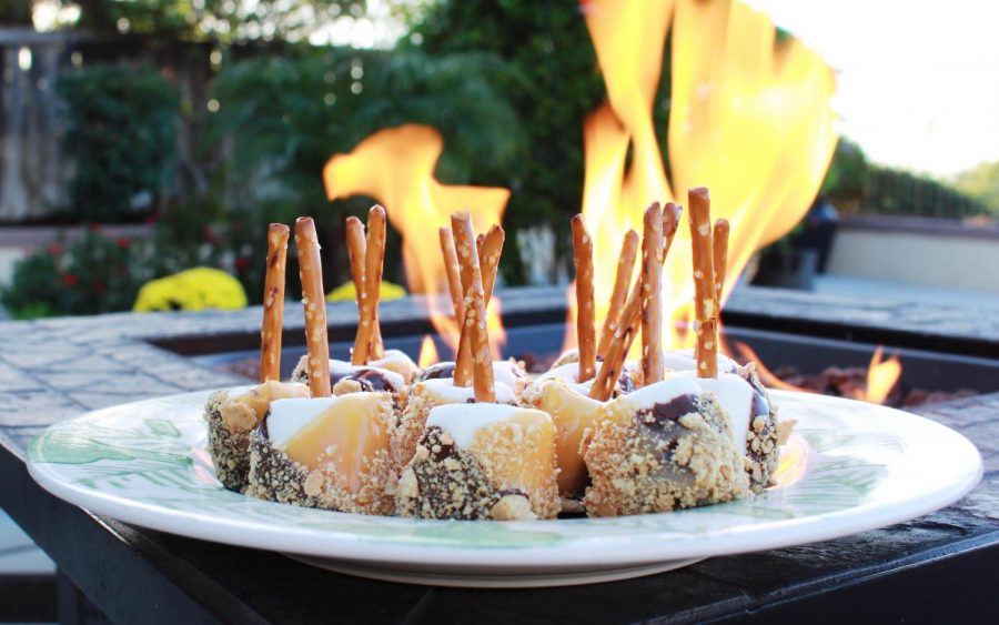 Marshmallow s’more pops are the perfect dessert to accompany a cozy autumn night by the fireside.