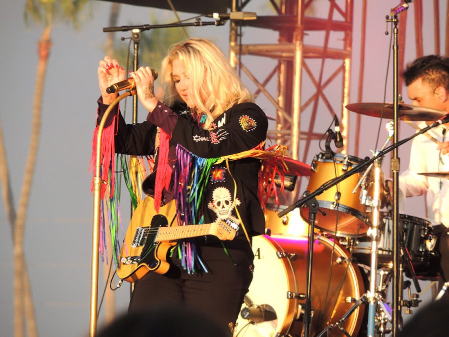 Kesha performing at Kaboo 2017.