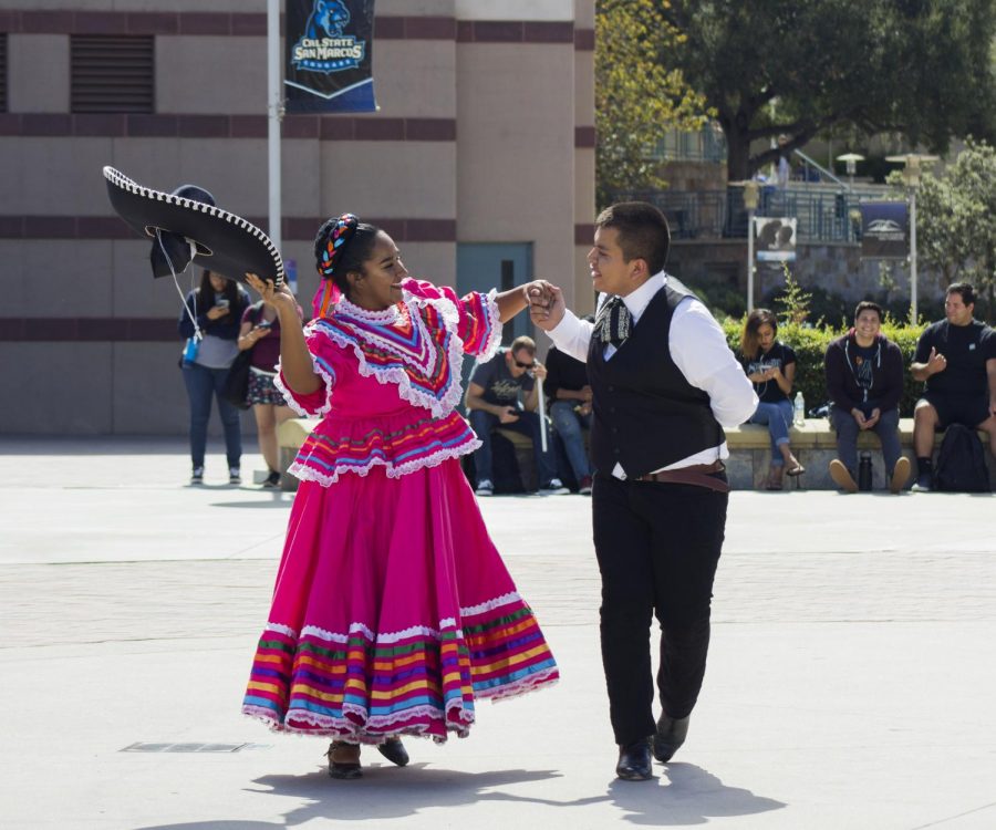 Dancers+perform+a+ballet+folklorico+dance+during+U-hour+at+Kellogg+Plaza+on+Oct.+4.+