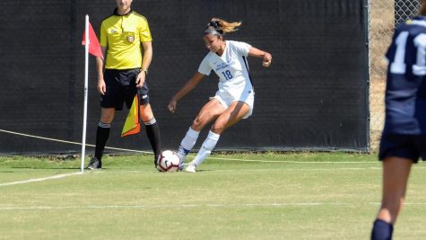 Jessica Harloe takes a corner kick.